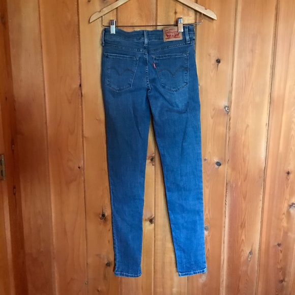 Levi’s 711 Mid-Rise Skinny Jeans - Picture 2 of 4